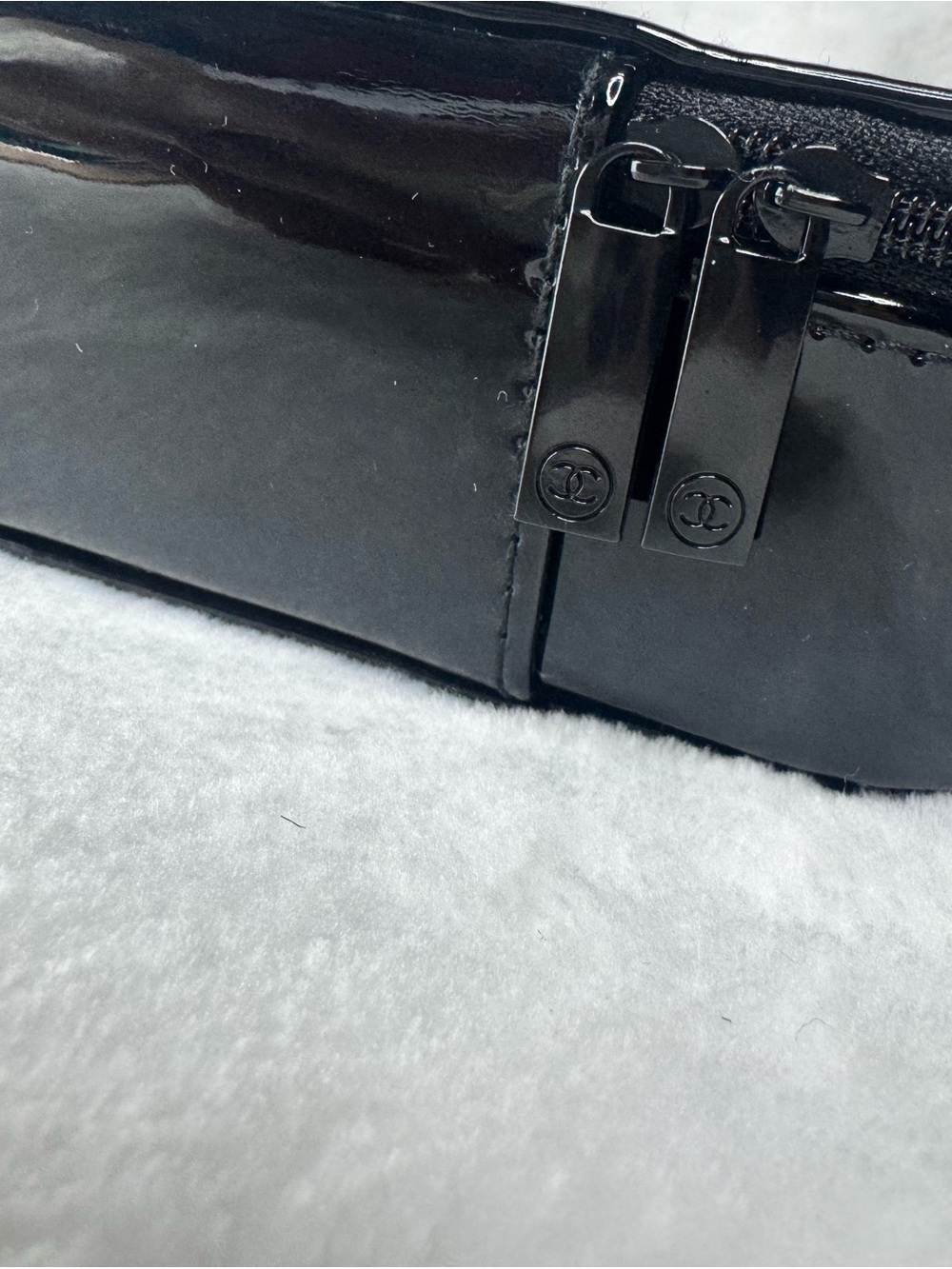 CHANEL Black Patent Cosmetic Case with White CC Emblem ‼️ No Box ‼️ - Picture 4 of 10